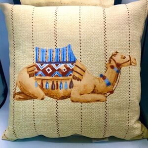 Large NEW Hampton Bay Multicolored Camel Design Cushion-Throw Pillow 20x20”